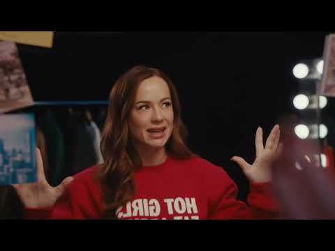 Whitney Leavitt Gets Into Chicago Character