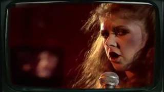 Kirsty MacColl - There's a guy works down the chip shop swears he's Elvis 1981