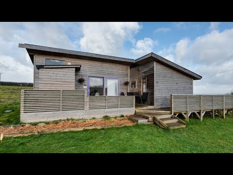 Tamarisk Cabin With Private Hot Tub and Sauna in England