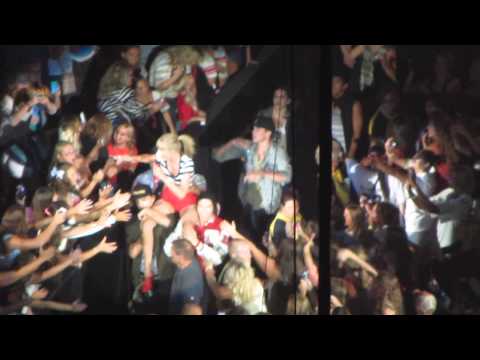 Taylor Swift - 22 - Red Tour - Des Moines - 8/01/13