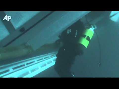 Raw Video: Searching Under the Costa Concordia