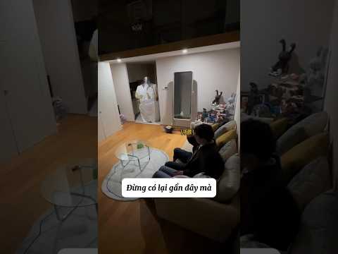 Vợ hóa trang thành kẻ đồ tể dọa khiến anh chồng khóc thét! #shorts #funny