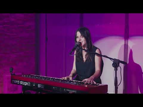 Giulia Mutti - Un posto per pochi (Acoustic live Version)