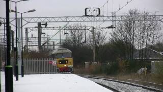 preview picture of video 'The Retro Oxford Extravaganza accelerates through Stechford, 27/11/10.'