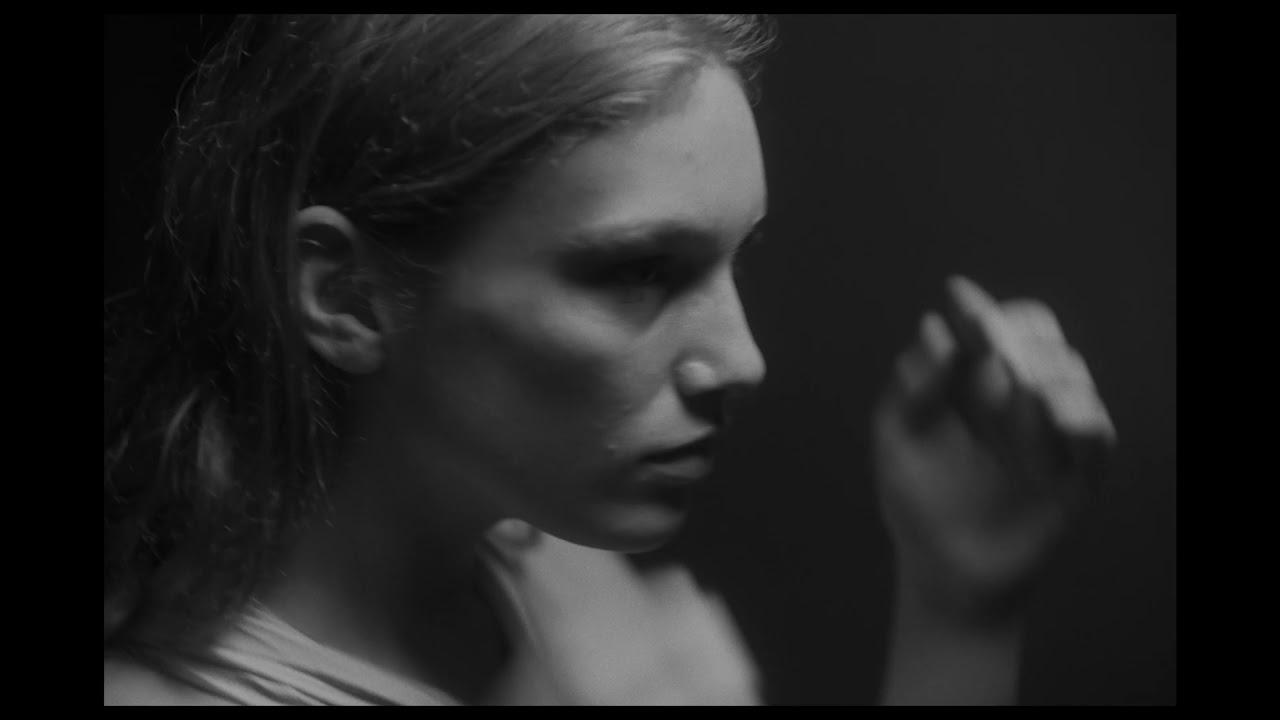 Miniature de la vidéo VENISE N'EXISTE PAS de Ana Girardot du film Venise n'existe pas