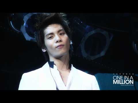 110820 Jonghyun's Long Sexy Stare at Noona's Camera! (OMG!) @ SWC Nanj!ng
