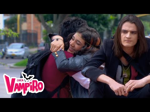 Lucía le hace creer a Mirco que Benjamin es su novio | Chica Vampiro