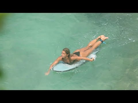 A Few Ladies In the Lineup At Uluwatu – 20 October 2018