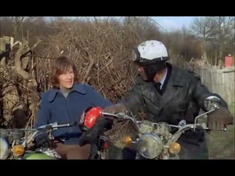 Les Charlots - Le grand Bazar : Poursuite en moto