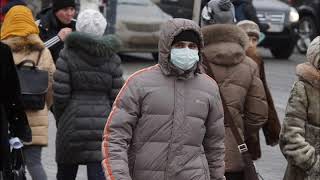 Роспотребнадзор ввел в России всеобщий масочный режим.