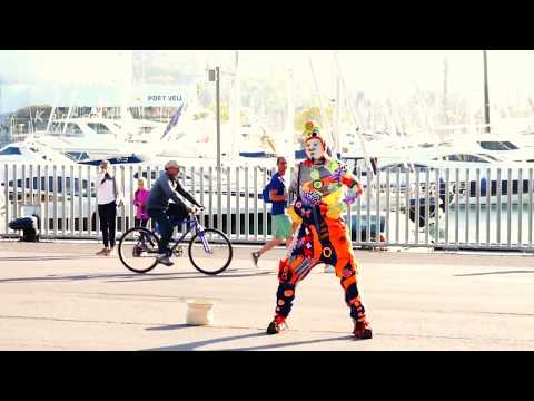 Street Performer Karcocha in Barcelona Spain! So FUNNY!!!!