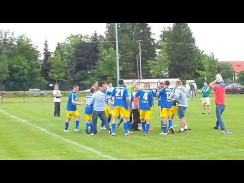 UKS GOSiR Stare Babice - Passovia Pass (0:5), radość gości po meczu, 2.06.2013
