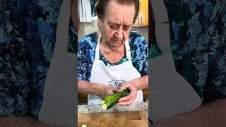 Download lagu Nonna Pia makes her Delicious Zucchini Frittata! PART 1! #nonnapia #madewithlove #zucchini #frittata mp3