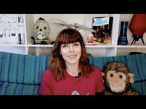 Reviewing 'The Goodies' S1.04 - 'The Playgirl Club'