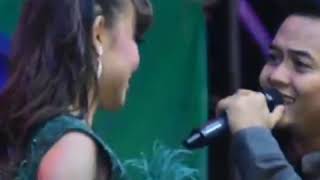 Download lagu Duet romantis Om Adella memilih setia mp3