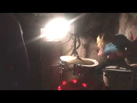 download lagu mp3 mp4 Trash Gen, download lagu Trash Gen gratis, unduh video klip Trash Gen