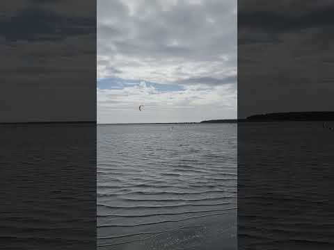 Así se Vive el Kitesurf en Saavedra, donde el Rio Abraza el Mar #araucania  #chile #kitesurf #travel