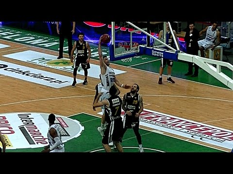 Koszarek pod nogami Dylewicza i Hrycaniuk z góry