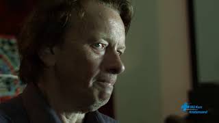 I sentrum står et menneske - Jan Eggum