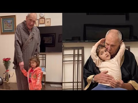 83-летний Эммануил Виторган показал как подросли его Доченьки Этель и Клара