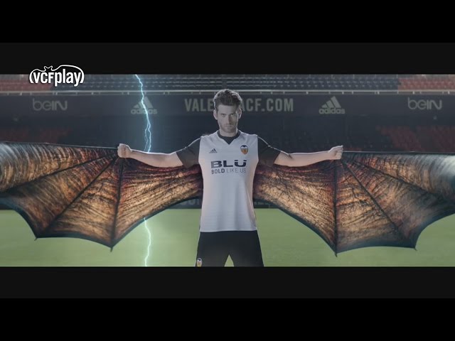 Vídeo relacionado con Valencia CF | Braga Polar Escudo Murcielago, 45x25cm Unisex