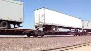 preview picture of video '2 BNSF piggyback trains @ Wasco CA [HQ]'