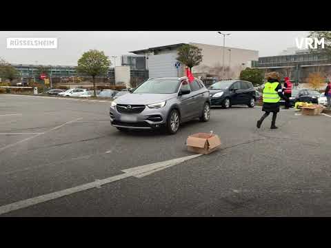 Über 1500 Opelaner demonstrieren in Rüsselsheim