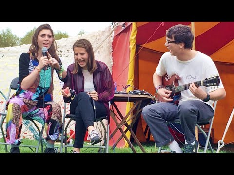 Girl with amazing voice singing 'American Boy' at BESTIVAL, UK
