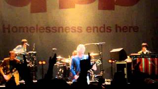 Fran's birthday gift, Paul Weller live!