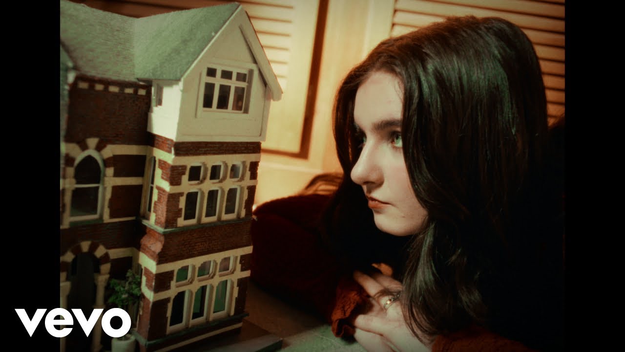 Muireann Bradley - Not Going Back [Official Visualiser] - YouTube