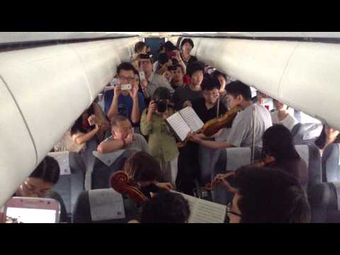 Philadelphia Orchestra musicians perform on flight waiting on Beijing tarmac.