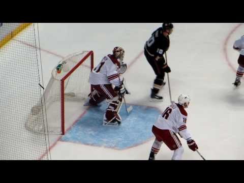 Mike Smith in action during the Coyotes @ Ducks hockey game