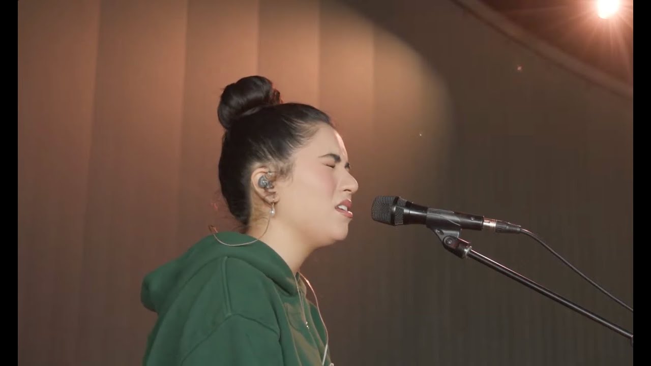 UPPERROOM Thursday Set