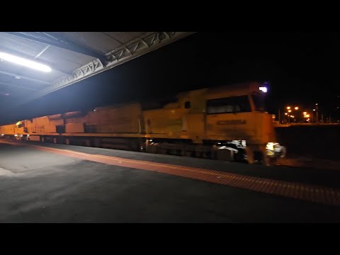 3PM1 Aurizon up Superfreighter (ACD ACD G, 76P), Perth to Melbourne, 2300, 13/11/25, Horsham VIC