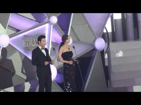 111129 [Fancam] Mnet MAMA in Singapore - Bae Soo Bin & Han Chae Young Part 1