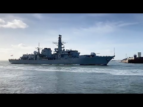 HMS Richmond enters Portsmouth
