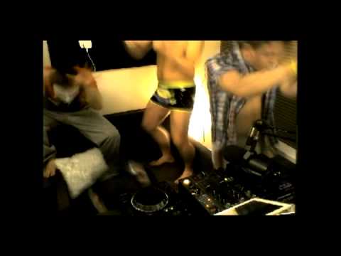 Harlem Shake by TomoVip