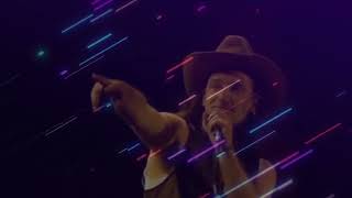 U2- "Trash, Trampoline and the Party Girl / Edit