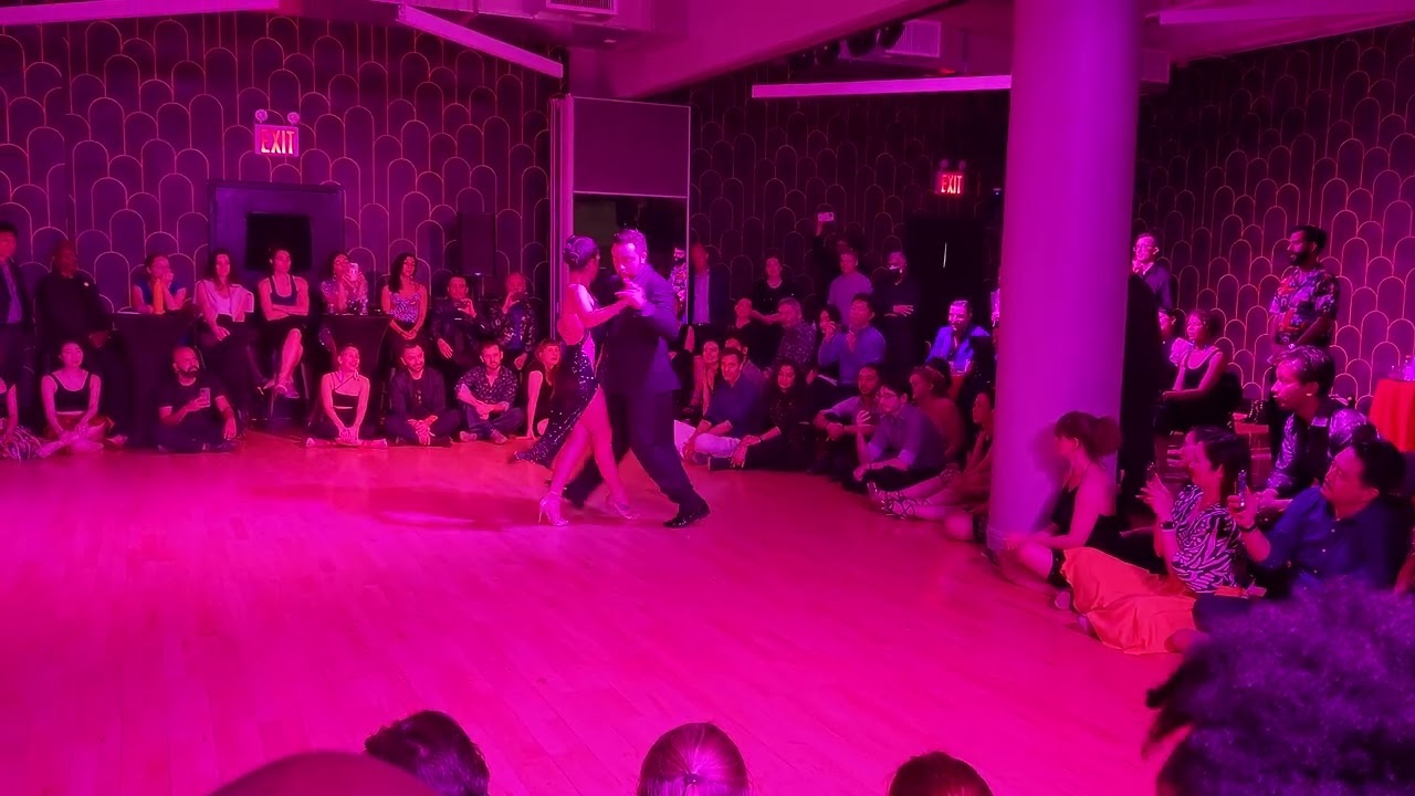 Video thumbnail for Argentine tango: Jonathan Saavedra & Clarisa Aragon - Tu Olvido (lyrics)