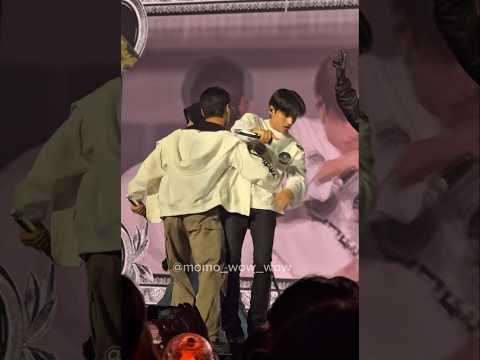 Close up fancam of San grabbing Wooyoung backwards ✨💜(15/09/2025)
