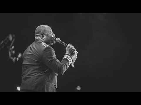 Moise Mbiye - concert live Gabon palais des sports (complet)