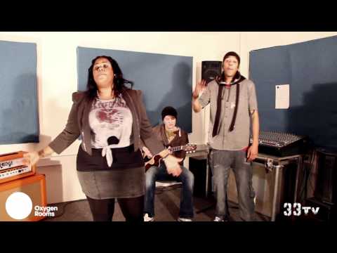 33TV Live - Priscilla Cameron & Sosa (Acoustic 33)