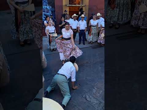 Loma Bonita, La Iguana #lomabonita #oaxaca #iguana #mexico #folclor #guelaguetza #danza