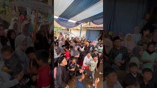 Download lagu Keseruan saweran pernikahan adat Sunda di perkampungan #youtube #short #wedding #hajatan #viral #fyp mp3