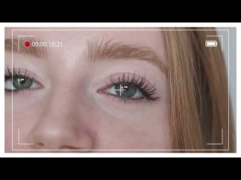 Due giovani fotomodelle si alternato davanti all' obiettivo . Dettagli del volto e del corpo in 4k