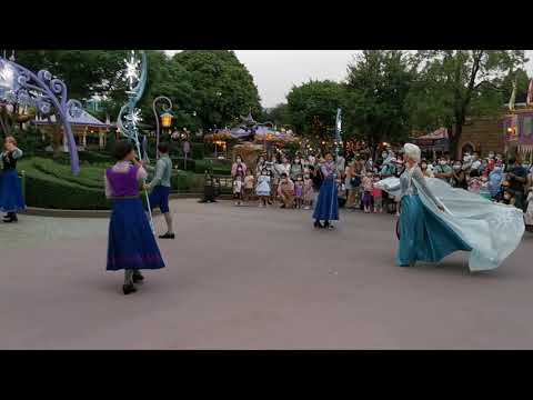 Frozen Magical Photos Moment Anna and Elsa leaving Hong Kong Disneyland 17/10/2020