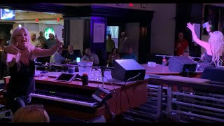 Dueling Pianos at Harrah's Piano Bar - Wonderwall (Las Vegas - May 2019)
