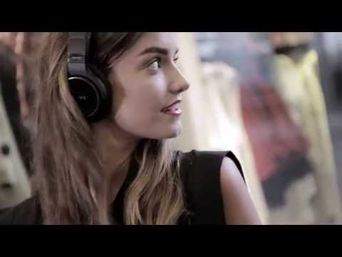 Sulankstomos ausinės Sony MDR-ZX110NA, Juodos video