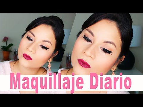 Maquillaje paso a paso con delineado de gato y labios intensos