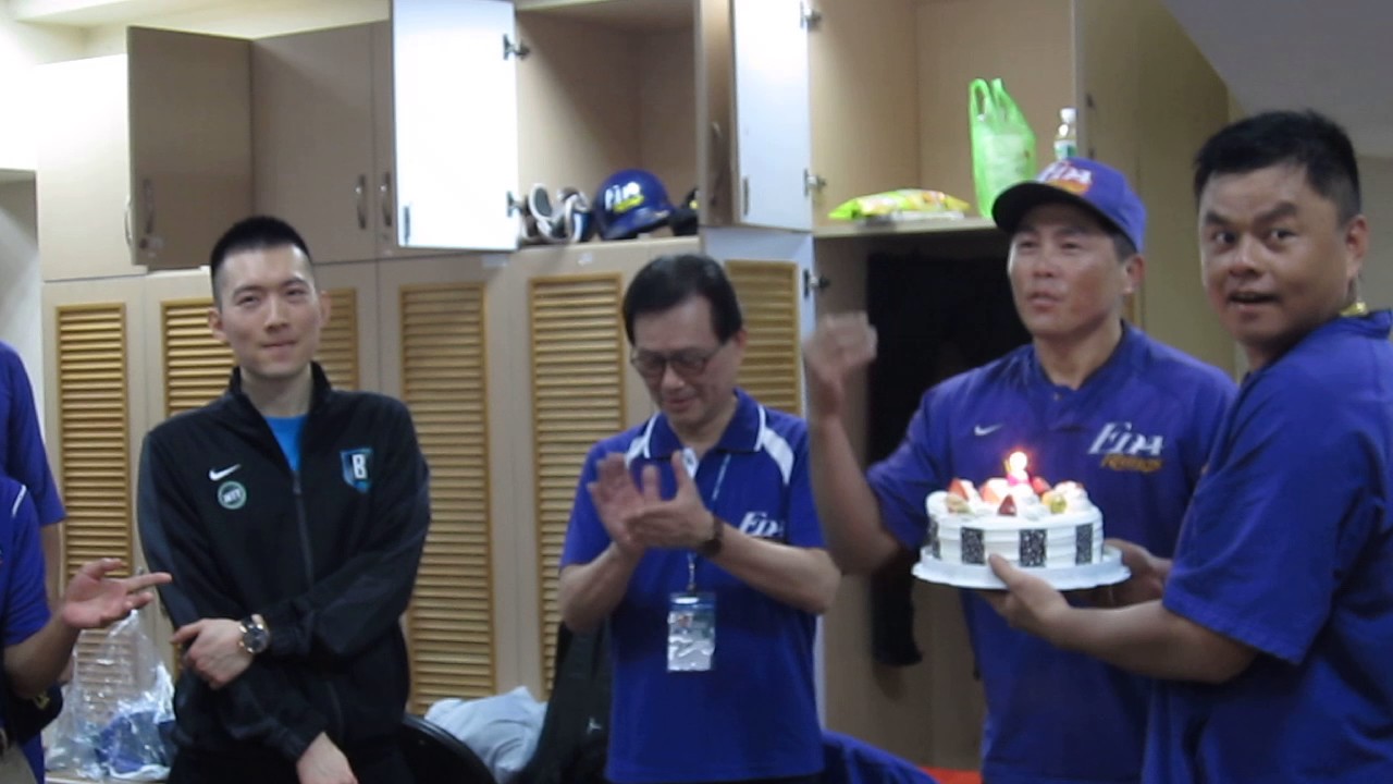 葉君璋生日　在蔡承儒身旁砸派